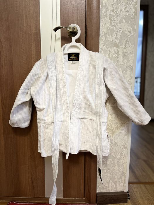 Кимано для дзюдо ( перчатки и для защиты ног)