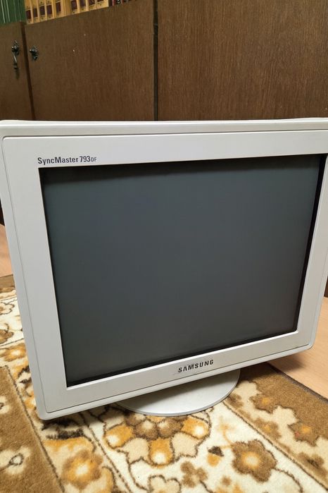 Отдам монитор 17"