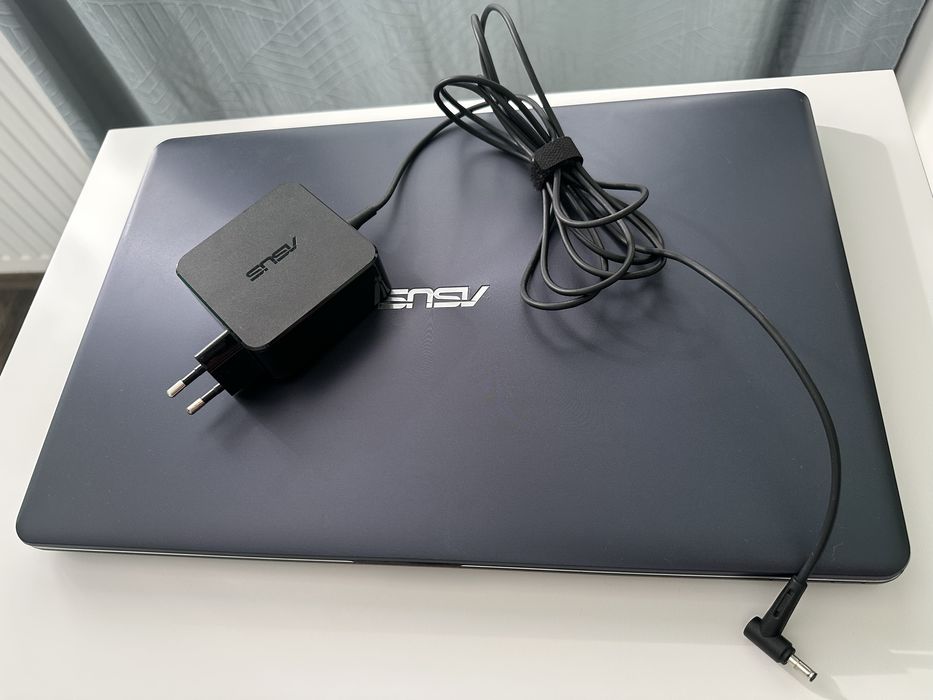 Laptop Asus VivoBook X542U, 15.6 inch, intel core i5, RAM 12GB, 256 GB