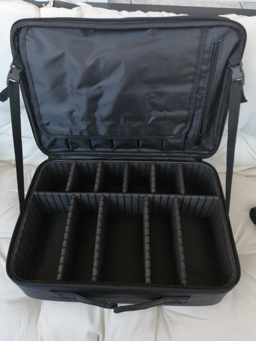 Страхотен стабилен куфар за козметика лакове и грим