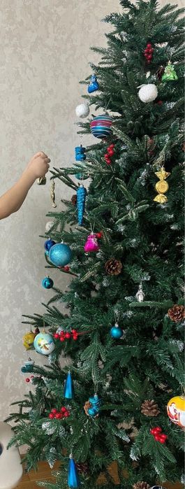 Продается елка с игрушками