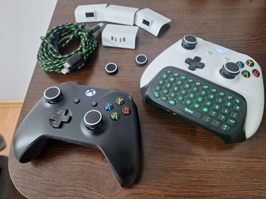 XBOX ONE S 1TB + 2 manete si accesorii