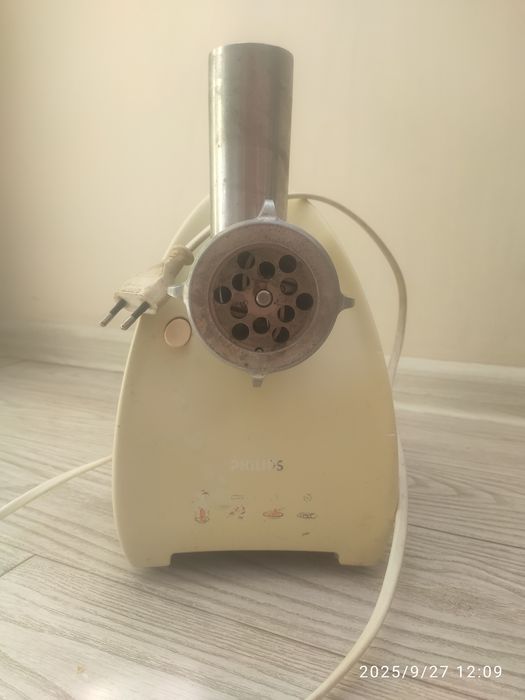Продам электромясорубку Philips