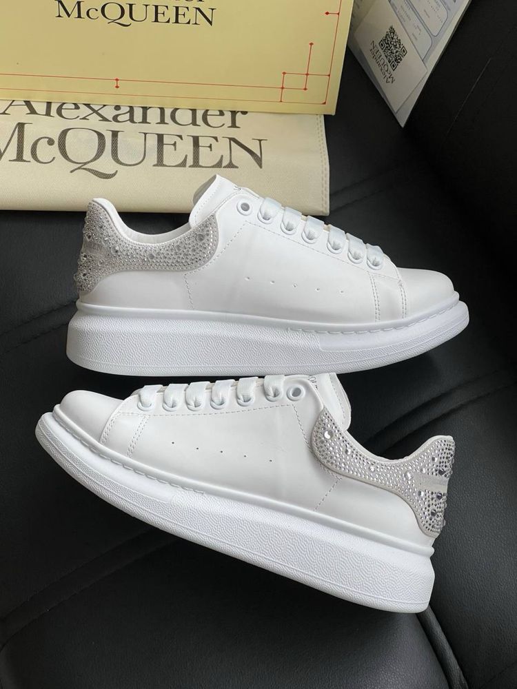 Adidasi Alexander Mcqueen noi!