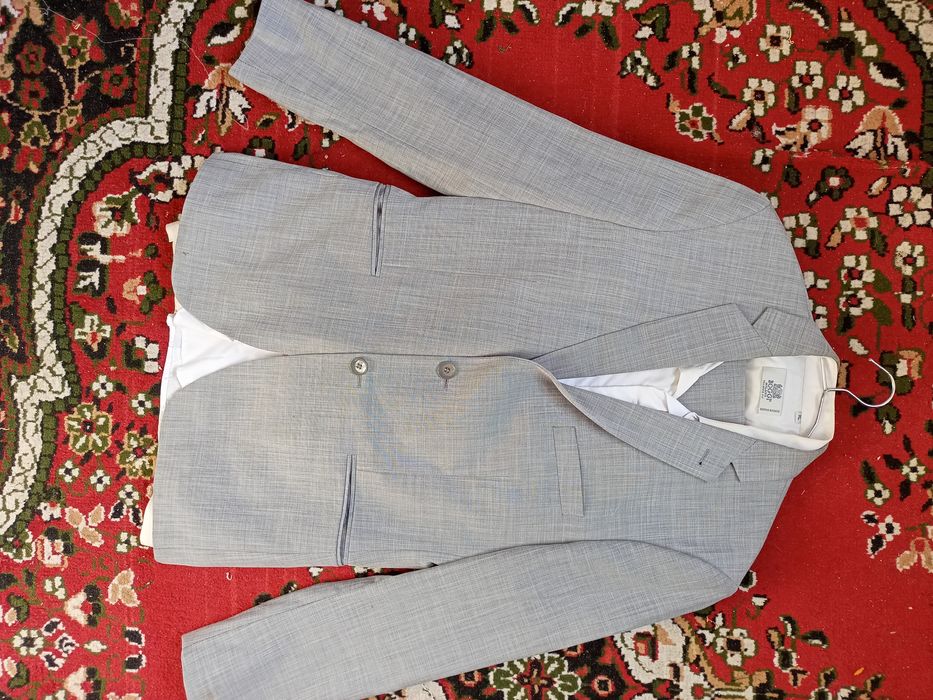 Продается костюм