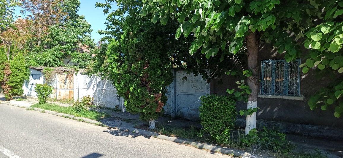 CASĂ de locuit cu teren aferent Sau  Separat teren  intravilan in Drăg