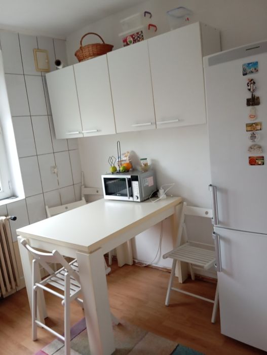 Închiriez camera in apartament