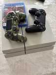 Sony PlayStation 4 (500GB) + 4 оригинальных джойстика + игра