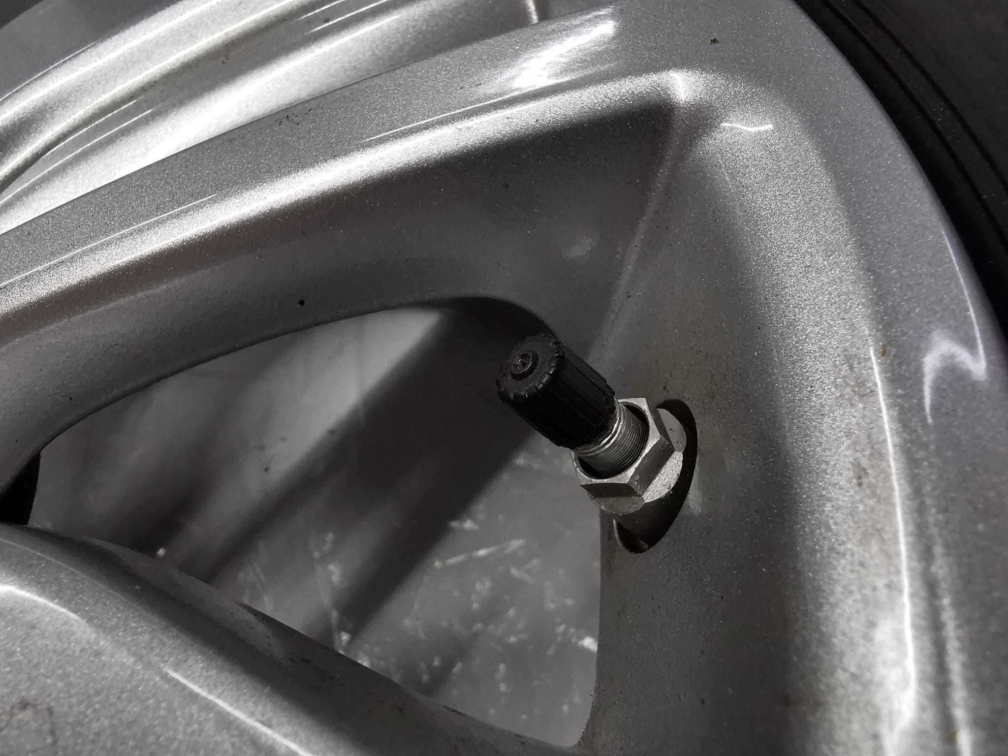 4 Jante de aliaj R16 cu 4 Anvelope Bridgestone de vară 185/55 R16 83V
