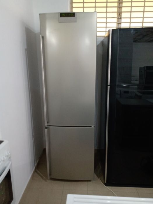 Чудесен инокс хладилник с фризер SIEMENS ! No FROST ! Голям обем !