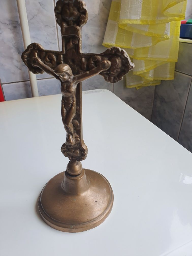 Vând cruce din bronz