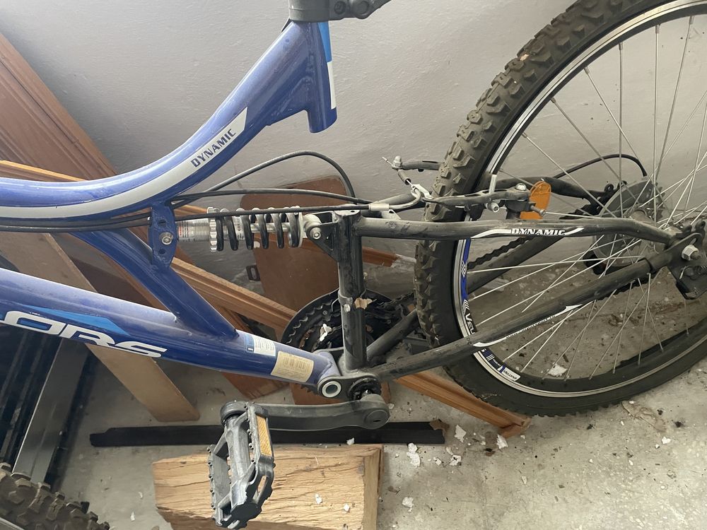 Vind bicicleta noua ne folosită