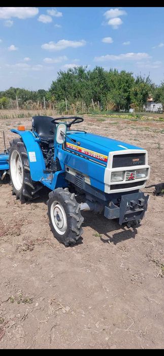 Продавам малък трактор 18 коня