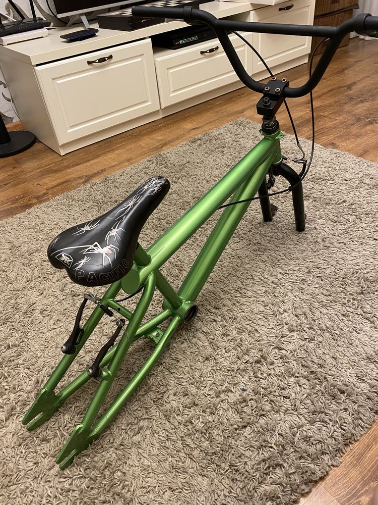 Vand cadru bicicleta BMX + furca si ghidon (nou, revopsit)