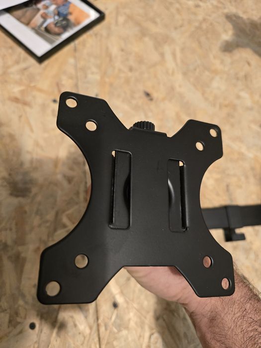 Vând doi suporți de monitor