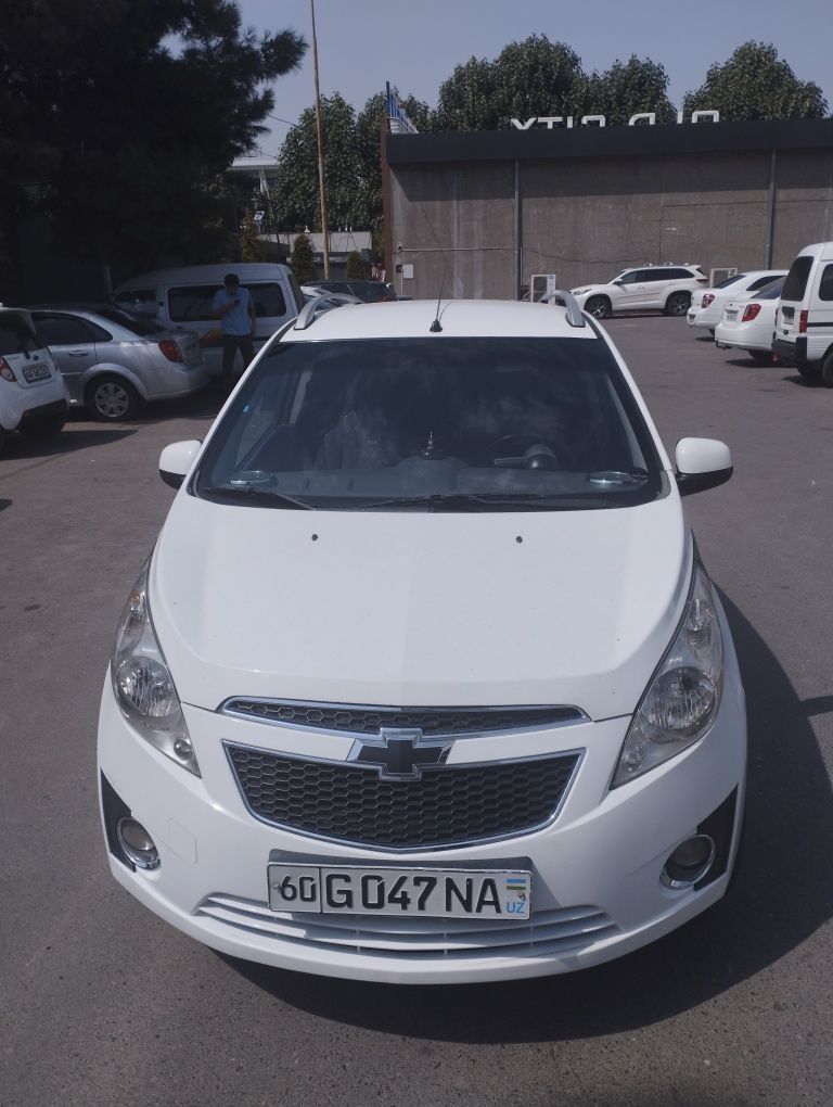 Chevrolet Spark white