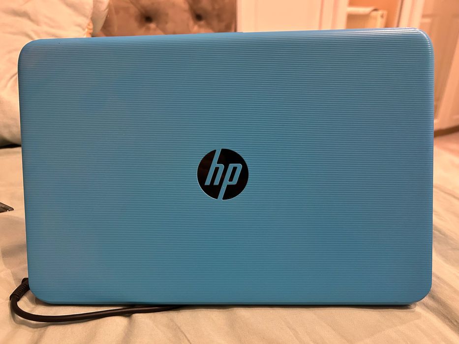 Лаптоп hp син цвят