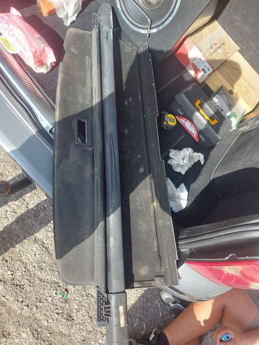 Продавам щора за багажника за Pasat b6