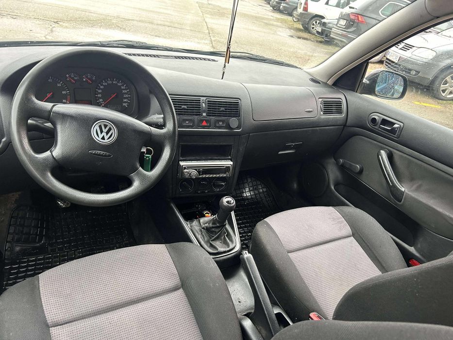 Volkswagen Golf 1.6 benzina 2003