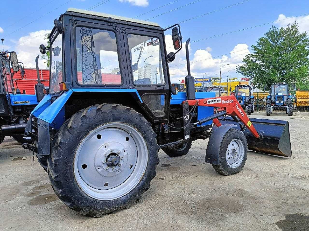 Трактор МТЗ (Беларус) 82.1 с фронтальным погрузчиком ПКУ-0,8