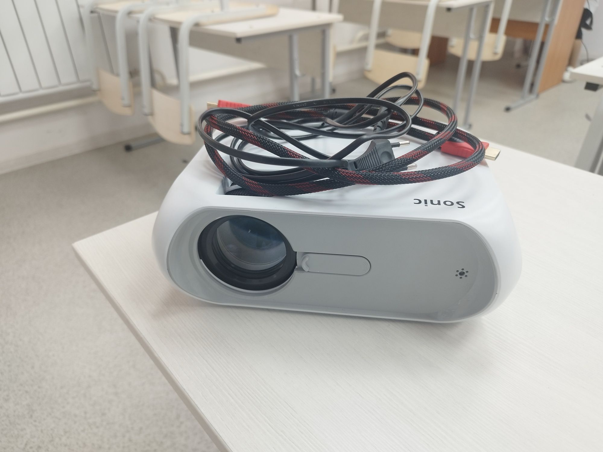 Продаю новый HD Projector