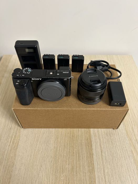 Sony A6500 + Sony 35mm f/1.8 OSS + 3 аккумулятора + зарядка