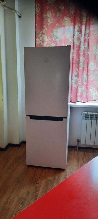 Холодильник Indesit