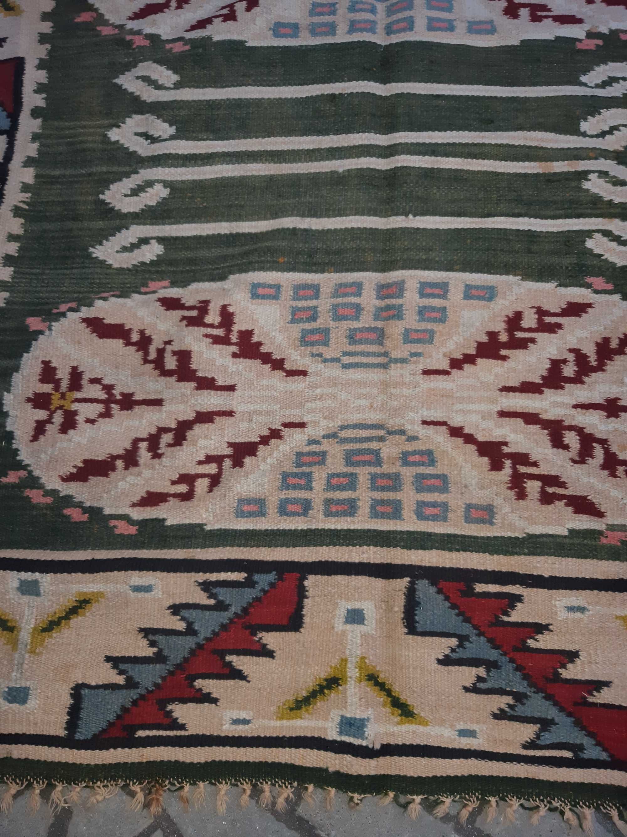 covor  oltenesc, tesut manual, lana 100%