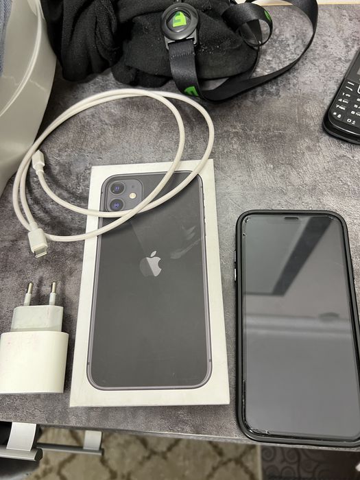 Продам Iphone 11 память 128 гб . Коробка. Блок.
