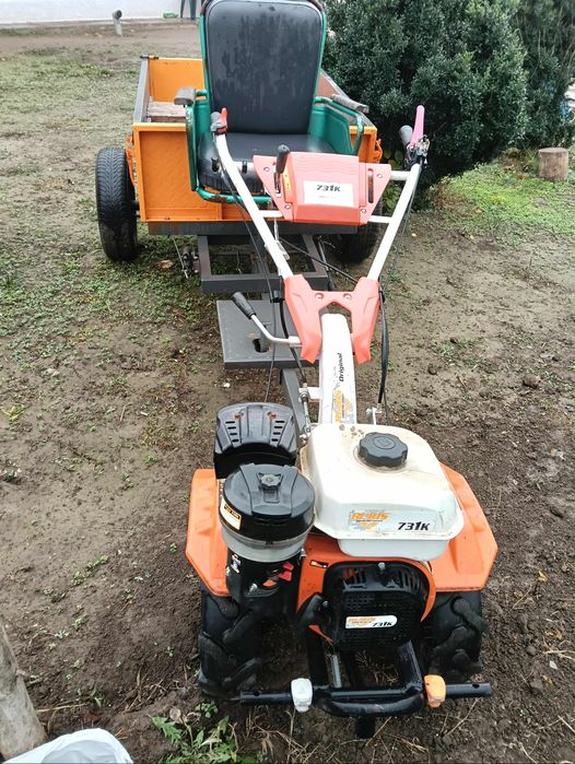 Vând motosapa cu remorca