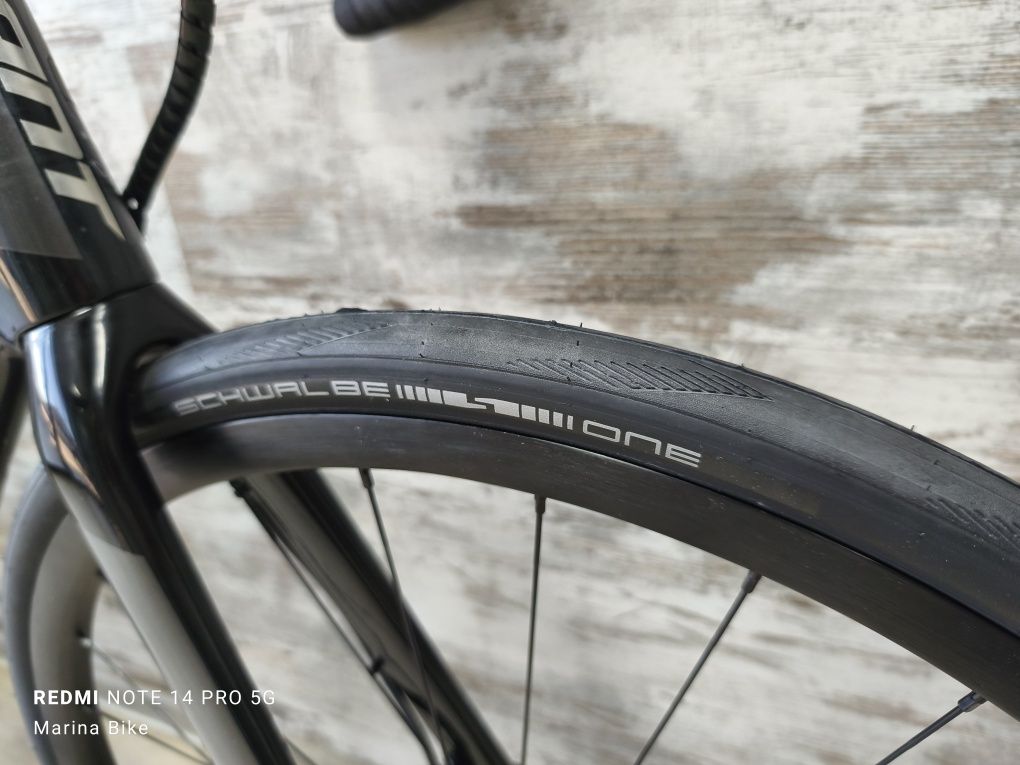 Карбонов шосеен велосипед Giant Defy Pro 0 Disc SRAM Rival AxS Syncros