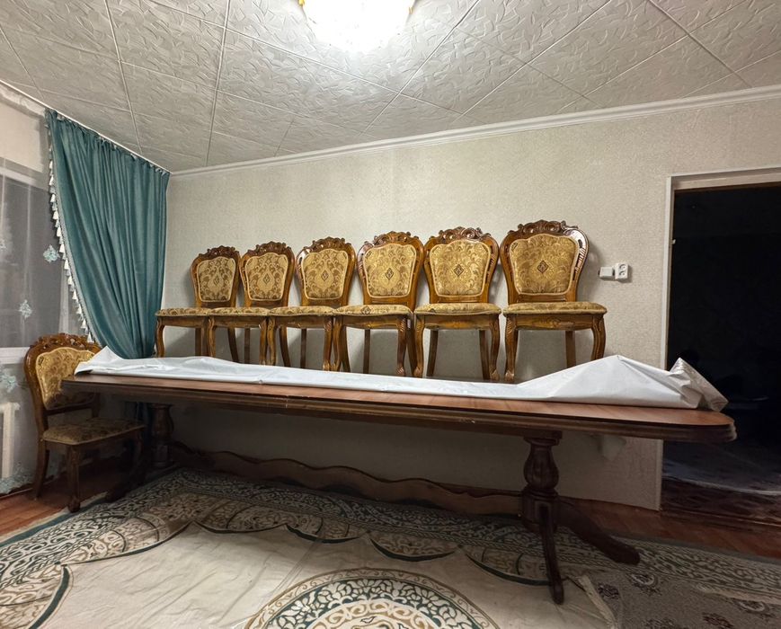 Стол и стулья 16 шт б/у