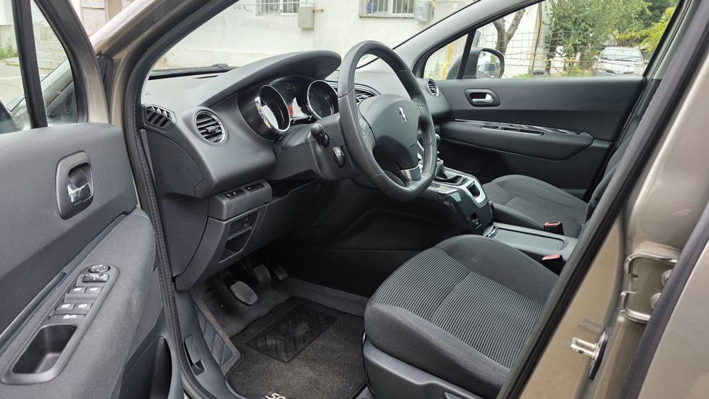 Peugeot 5008 * An 2013 * 1.6 Benzina 156 CP * Cutie Manuala