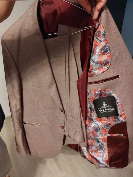 Vând costum eveniment mărimea 52