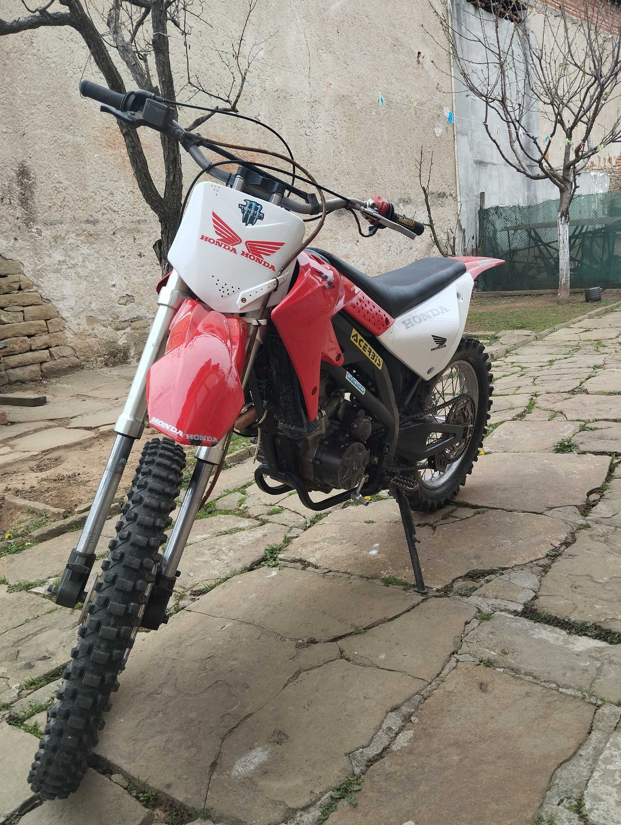 Продавам honda 250