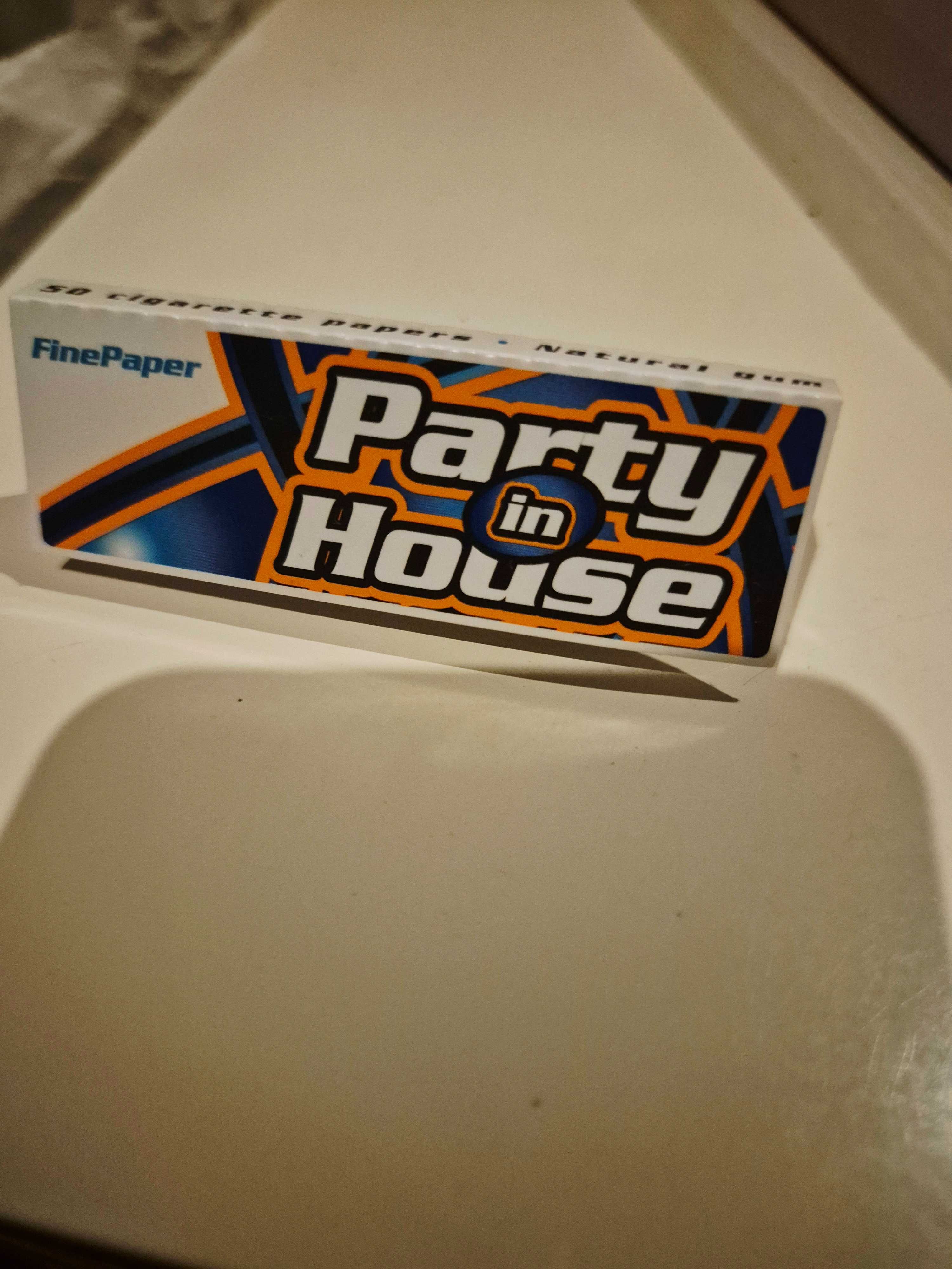 Листчета за цигари Party in House