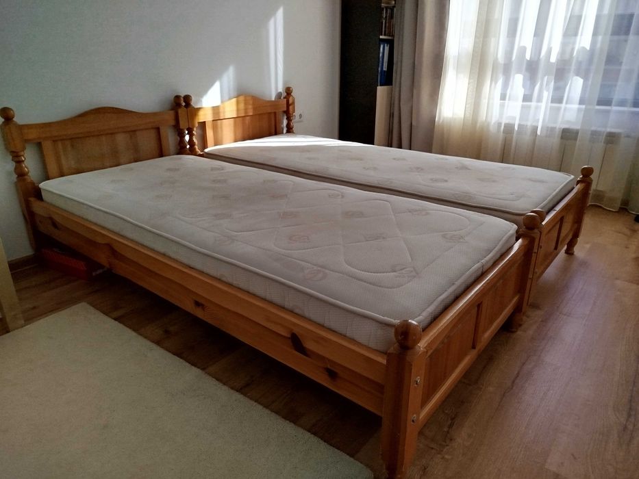 единични дървени легла