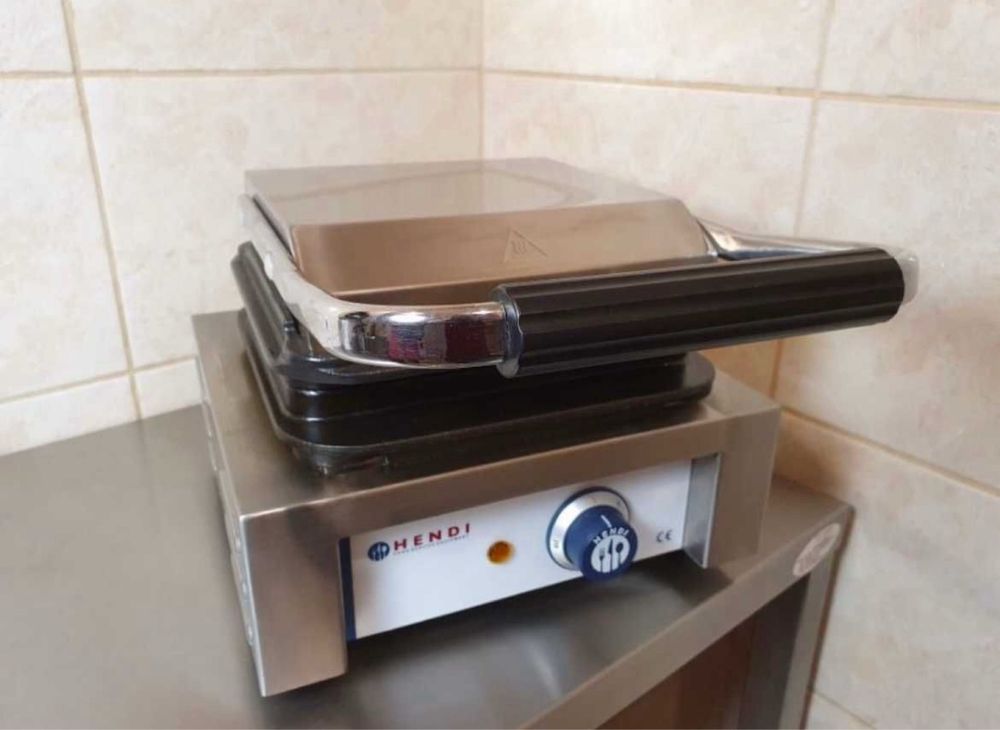 Aparat waffle / vafe marca Hendi, model Brussels, PROFI fonta si inox