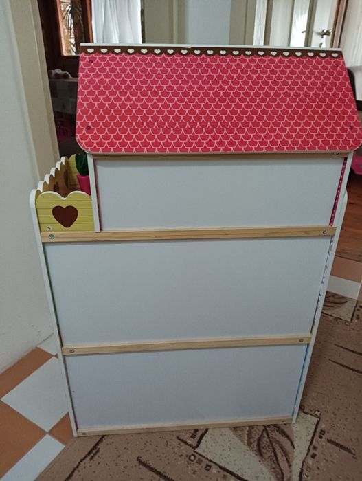 Дървена къща за кукли