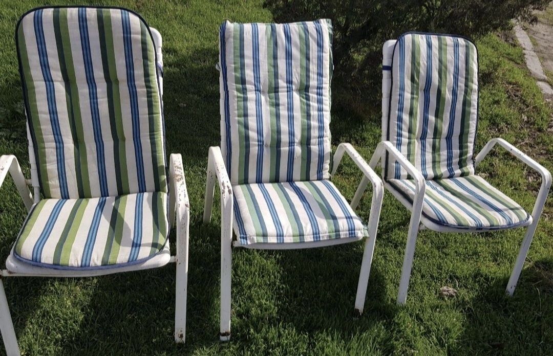 3 Scaune ideale pentru gradină & terasă(balcon)+ 3 perne 

- Sunt din