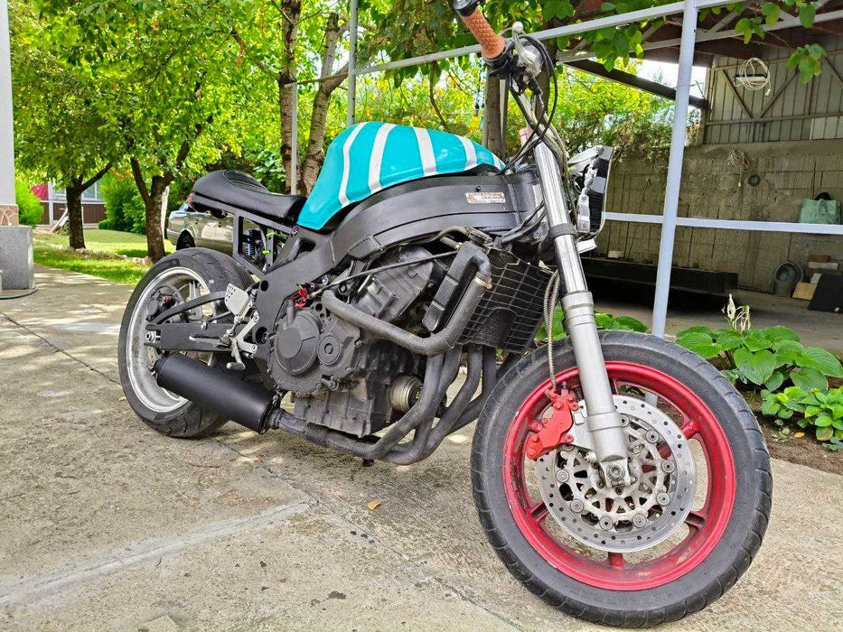 Honda CBR900RR SC28 - cafe racer / streetfighter / custom