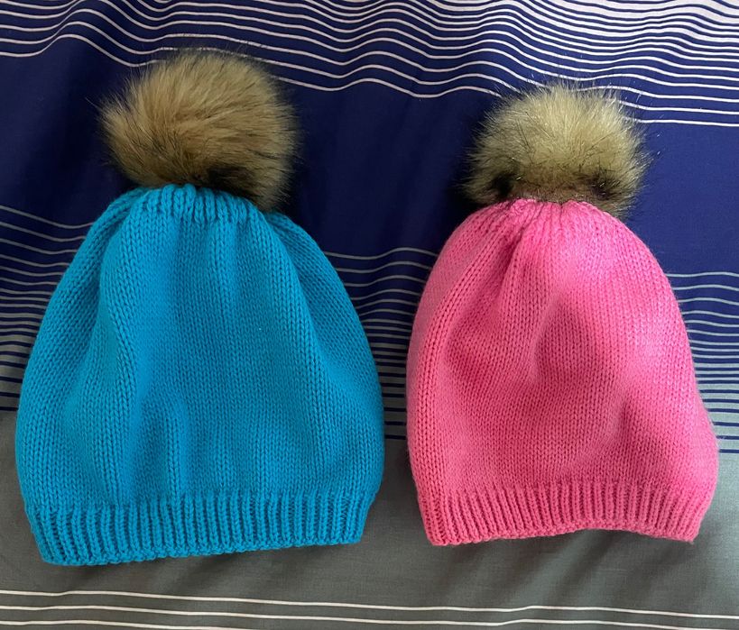 Зимни шапки-розова и синя