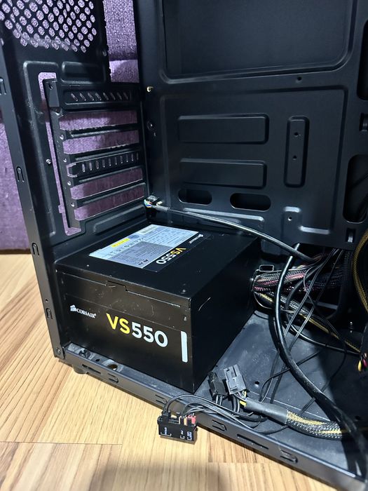 Carcasa PC si sursa Corsair VS 550