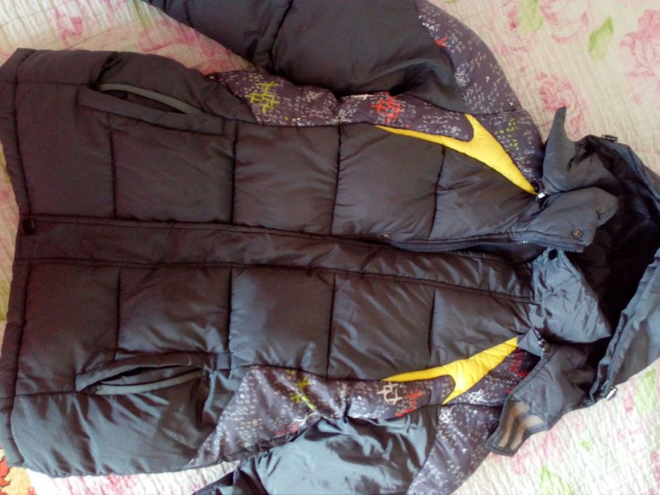 Продам зимнюю куртку или обмен на ягоду, овощи или цветы в пределах су