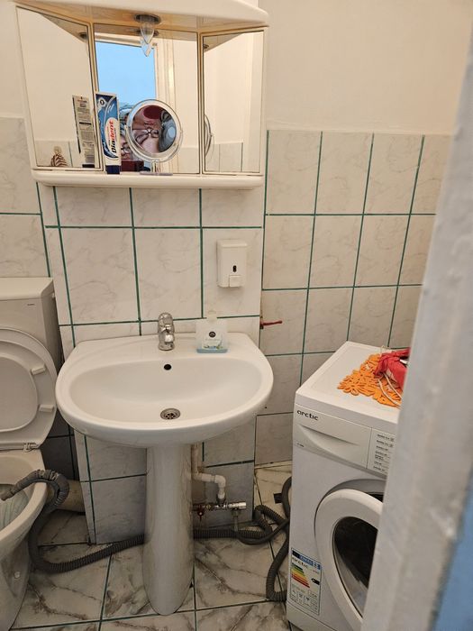 Vindem ap.4camere transformat în 3,micro 5, etaj3 ,73 m2 .