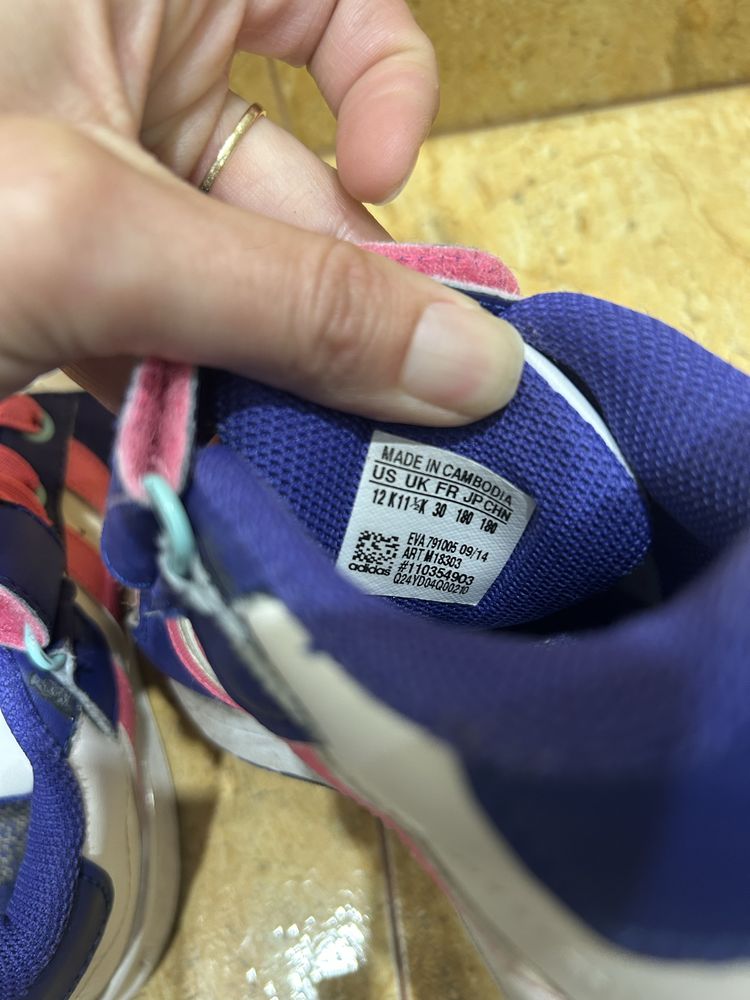 Оригинални маратонки Adidas номер 30