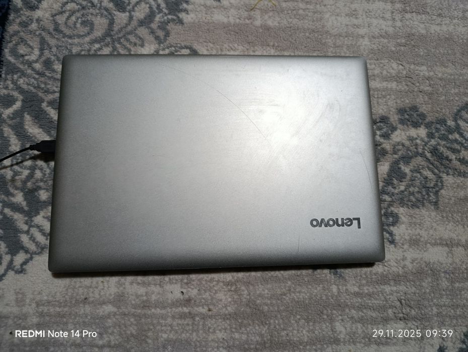 Lenovo notebook сотилади