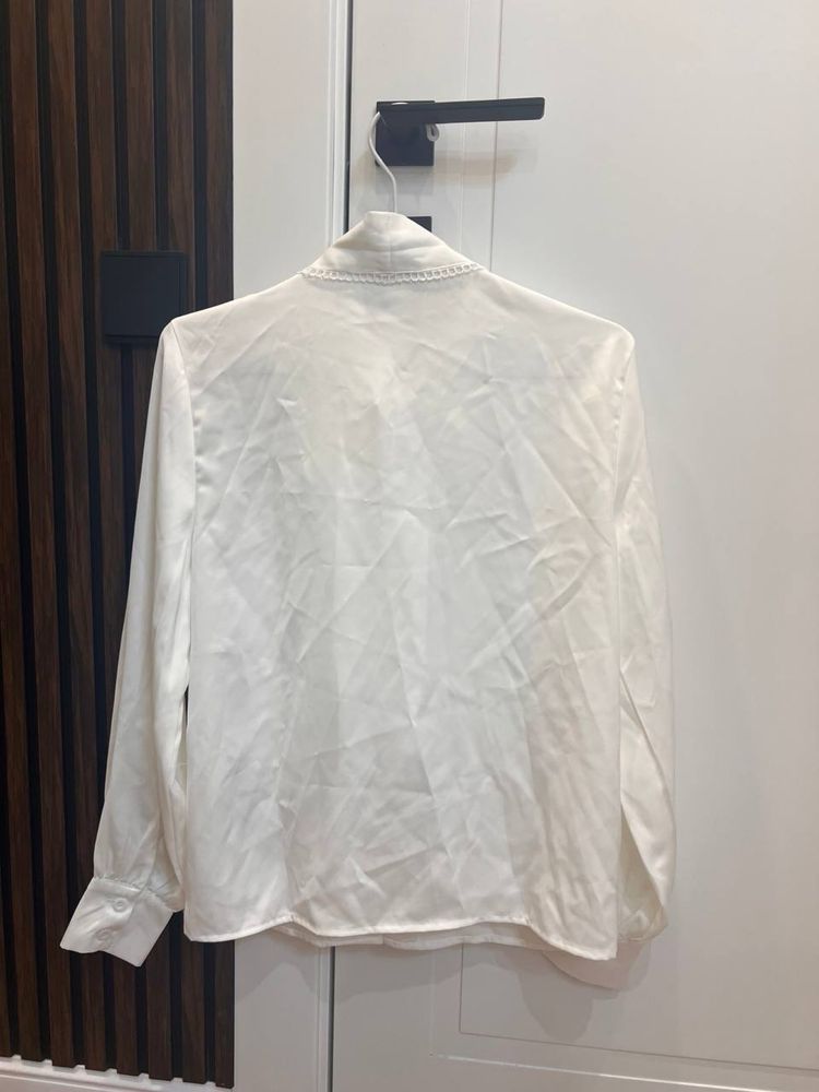 Продам белую блузку, размер S, M