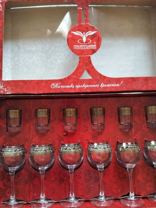 2 набора фужеров со рюмками.