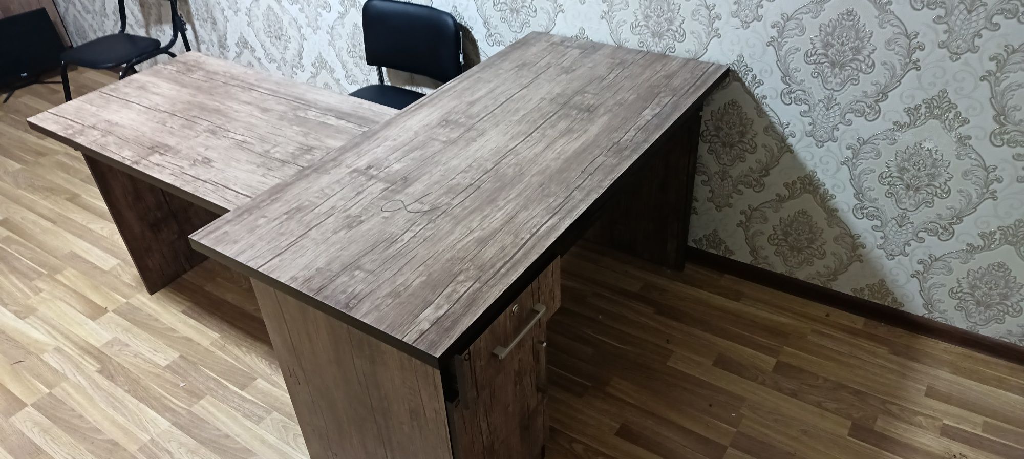 Ofis uchun mebel